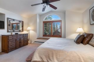 Park Forest Bear’s Den Townhome: Private Hot Tub - 2