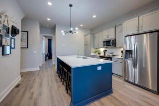New Lux Townhome 6 mins to DT Rooftop Sleeps 12 - Nashville - 2