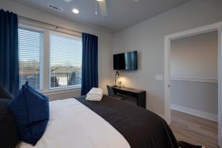 New Lux Townhome 6 mins to DT Rooftop Sleeps 12 - 4