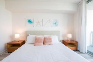 Infinite View Balcony & Pool Gym Near Beach - 6