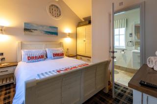 Filey Bay Beach House Step Free Accommodation The Bay Filey with ev car point - 2