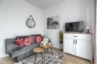 M&R Apartament Airport&Business Wynalazek - fast WI-Fi - underground garage - self check-in - Netflix - 6 min from Chopin Airport - Varsavia - 0