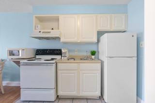 Budget Friendly Oceanview Studio, Sleep 4! - 5