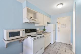Budget Friendly Oceanview Studio, Sleep 4! - Myrtle Beach - 4