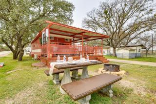 Pet-Friendly Brownwood Home Walk to Lake! - 8