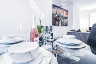 Cosy and Modern 3-Bedroom Home - Colchester - 6