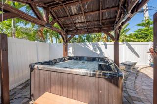 TIKI BLUE-Fun for Big Groups-Near Beach, Hot Tub, Heated Pool - 9