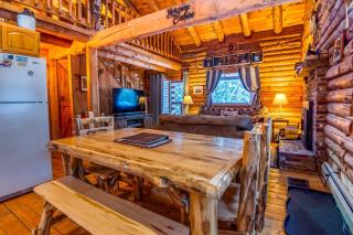 Family-Focused & Pet-Friendly Log Cabin with 4BR 2BA Sleeps 10 - 1