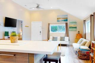 Palms Luxe- 1 BLOCK FROM BEACH ON CENTER ST - Folly Beach - 4