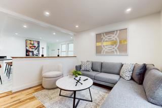 4BR Perfectly Located Home Smart TVs, W and D, AandC - Everett - 5