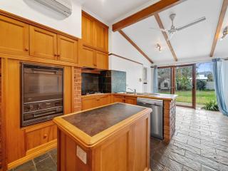 'YANALEN COTTAGE' - Myrtleford - 3