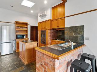 'YANALEN COTTAGE' - Myrtleford - 2