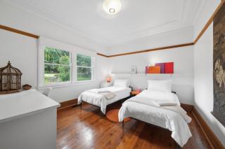 Sunrise House - Hazelbrook - 1