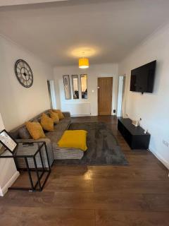 Beautiful 1 Bed Flat Sleeps 4 - 4