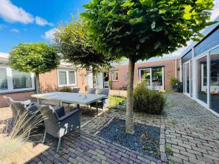 Xxl House With Free Parking & 3 Bedrooms - Tilburgo - 0