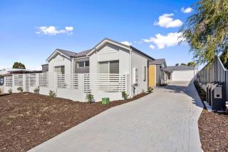 Contemporary Retreat near Hillarys Boat Harbour - 5