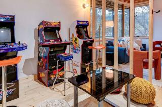 Longhaus: Modern Minimalist Luxury Home: Firepit, outdoor kitchen, pets - 5