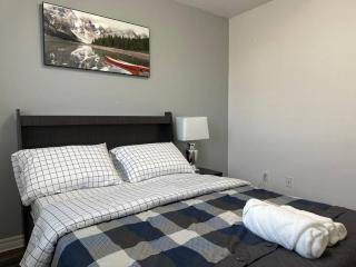 Luxury Spacious 5-Bedroom Home - London - 9