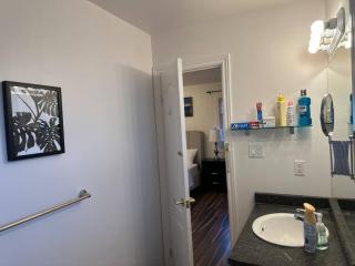 Luxury Spacious 5-Bedroom Home - London - 8
