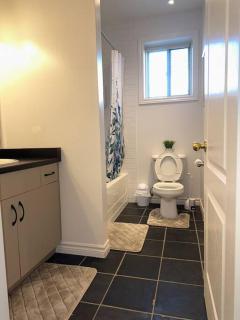 Luxury Spacious 5-Bedroom Home - London - 6