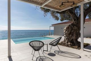 Melivia Seafront Resort - Nea Skioni - 0