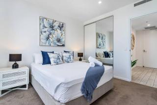 OPUS Apartment - Beach at your doorstep Short walk to light rail - Gold Coast - 3