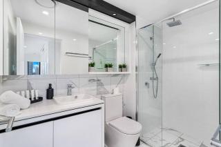 OPUS Apartment - Beach at your doorstep Short walk to light rail - Gold Coast - 1