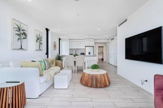 OPUS Apartment - Beach at your doorstep Short walk to light rail - Gold Coast - 8