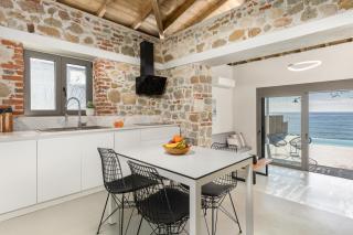 Melivia Seafront Resort - 9