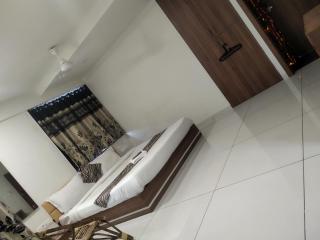 Surbhi Hotel And Restaurant - Rajkot - 2