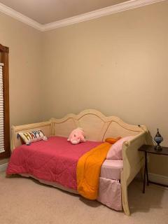 Luxury, modern, homely 4 bedroom house, close to city center, hospitals and shopping centers - Alexandria - 2