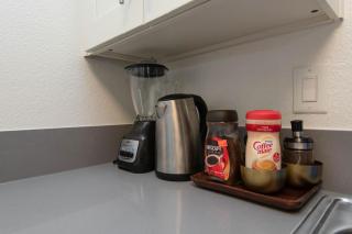 Hollywood 2Bed Apt w Rooftop pool & Panoramic View - 2