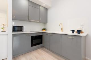 Grzybowska Apartment with Air Conditioning & Balcony Warsaw by Renters Prestige - Varsavia - 8