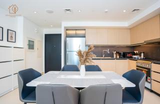 Spacious 3 Bedroom Furnished High Floor 183BC-3 - 1
