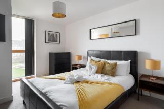 Modern 2 bed in central MK, Free Parking, Smart TV - 9