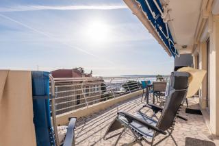 3-Br Apartment Terrace steps from Beaches - 9