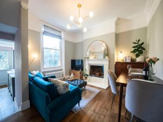 Pass the Keys Boutique apartment 15 mins bus to Central London - 0