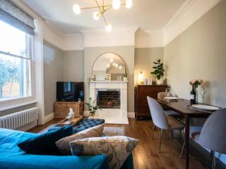 Pass the Keys Boutique apartment 15 mins bus to Central London - 3