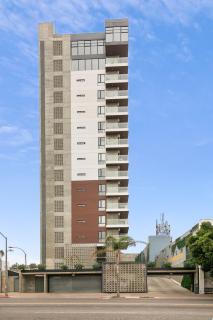 Downtown Apartment with Balcony City View, Gym & Lounge - Tijuana - 2