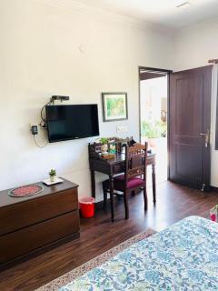 Vandana's Bed and breakfast - 7