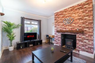 Stylish 3 Bed House-Free Parking - Sheriff Hill - 2
