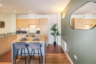 Modern 2 Bedroom Apartment by Train Station - Nottingham - 2