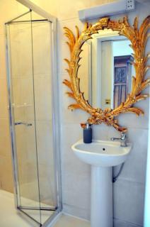 The Sardinian Guesthouse (6 Bedrooms) - Cobh - 9