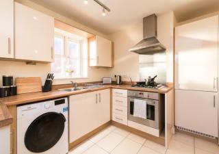 Derby Parliament Spacious 2Bedroom Apartment with Parking - Derby - 2