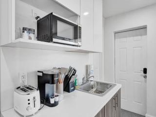 Coastal Charm Studio Retreat in Pompano - Pompano Beach - 3