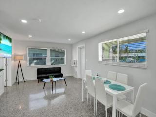 Coastal Charm Cozy 2BR Retreat in Pompano Beach - Pompano Beach - 9