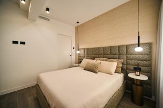 Picasso Golden House Next to Duomo - 4