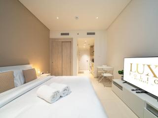 Seven Palm Studio with Rooftop Infinity Pool - Dubai - 9