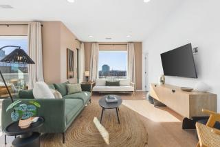 Penthouse with Patio Walk to Downtown 3 Bedrooms 5 Beds - Nashville - 1