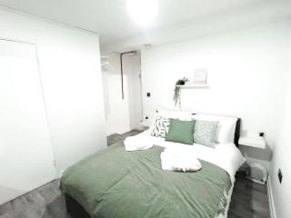 Studio with Bathroom and Kitchen 20 minutes from Central London - 5